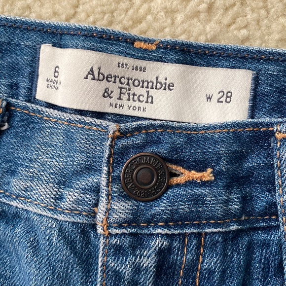 High rise distressed denim shorts - Picture 3 of 4